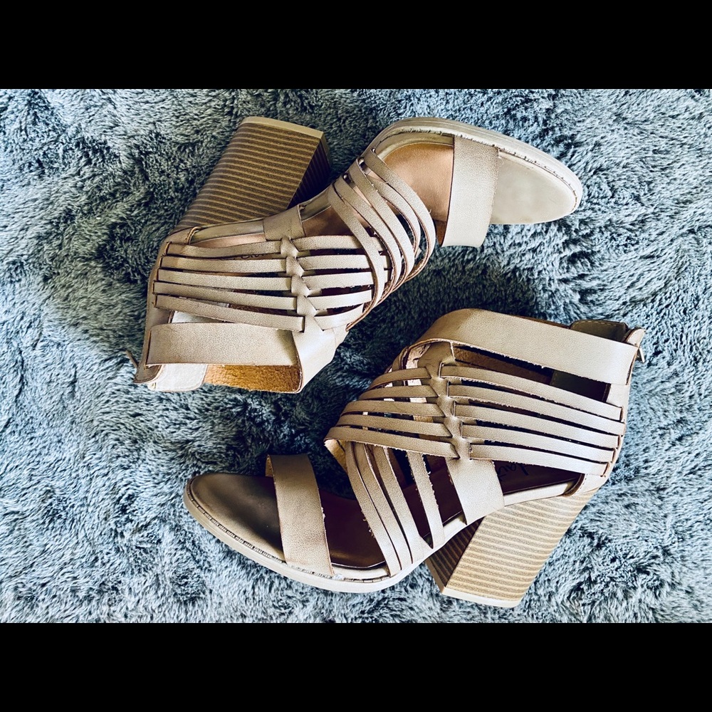 Daytrip Barnes Heeled Sandal Taupe Size 8.5